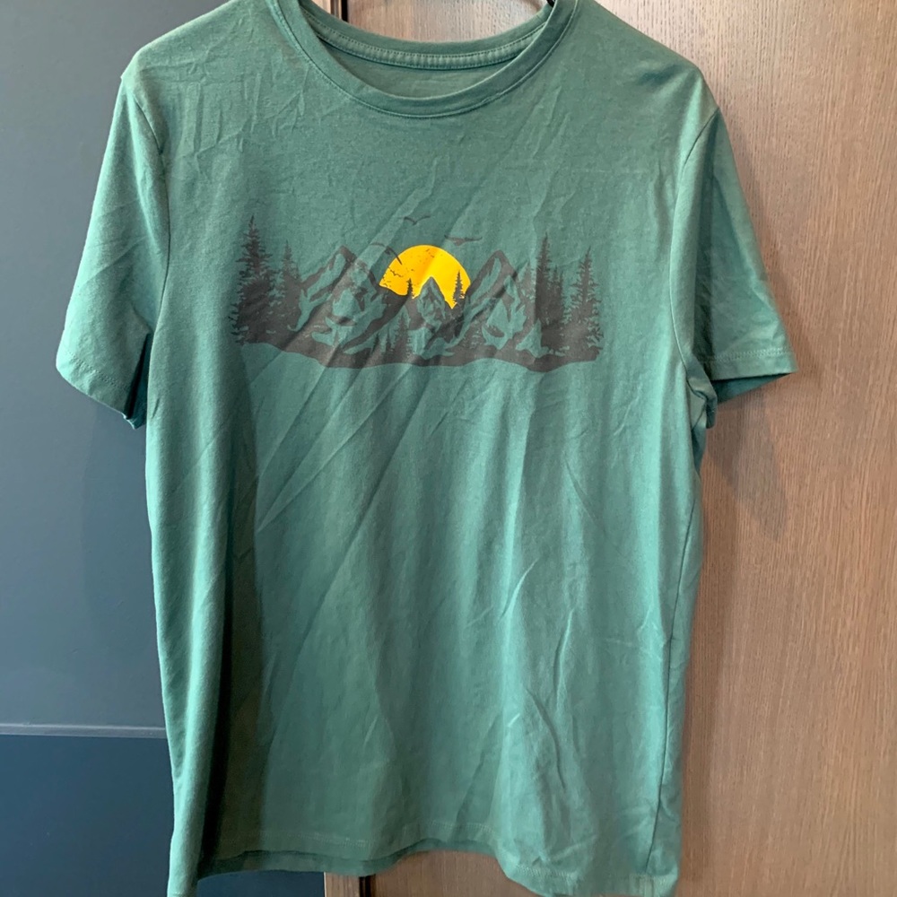 Men’s Goodfellow tshirt with design